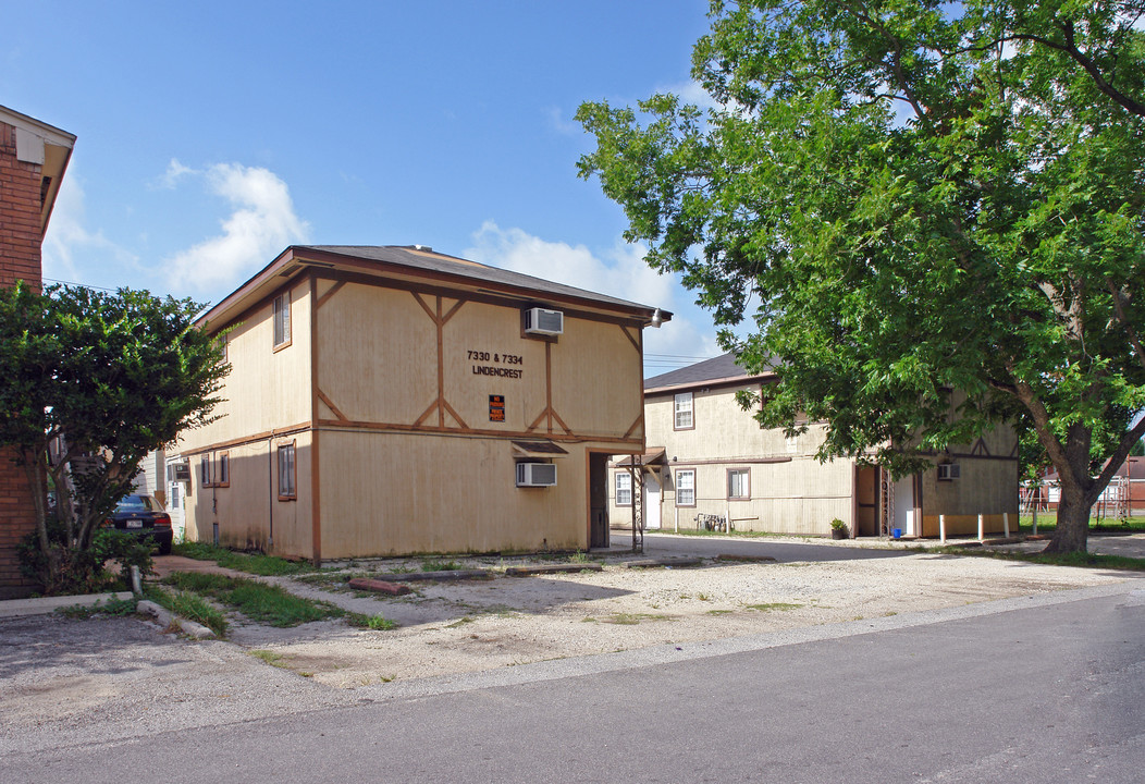 7330 Lindencrest St in Houston, TX - Building Photo