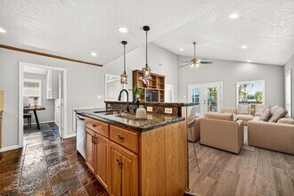 115 12th St in San Leon, TX - Building Photo - Building Photo