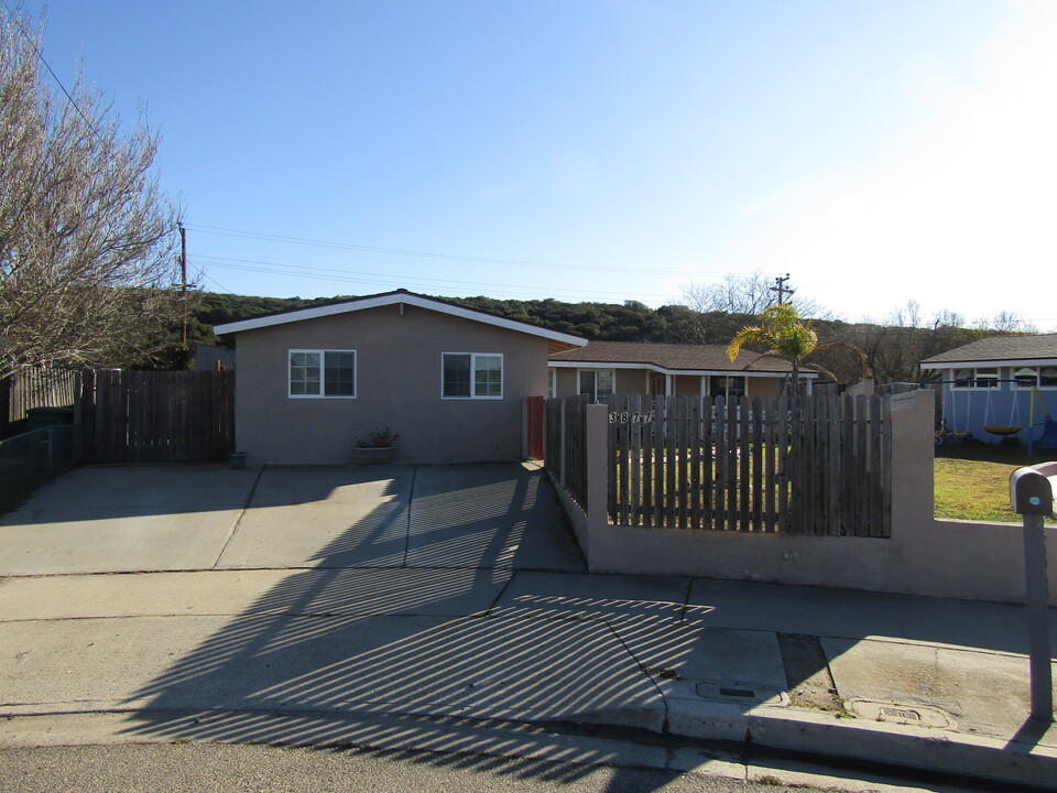 3877 Via Isla in Lompoc, CA - Building Photo