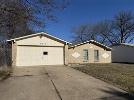 2414 March Ln in Grand Prairie, TX - Building Photo