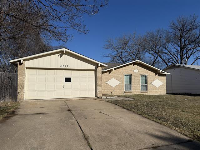 2414 March Ln in Grand Prairie, TX - Building Photo