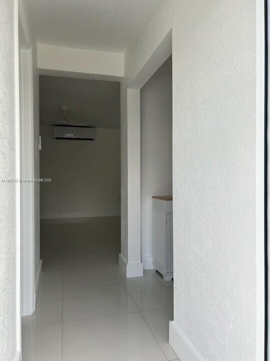 290 E 20th St in Hialeah, FL - Building Photo