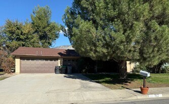 757 E Peach St in San Jacinto, CA - Building Photo