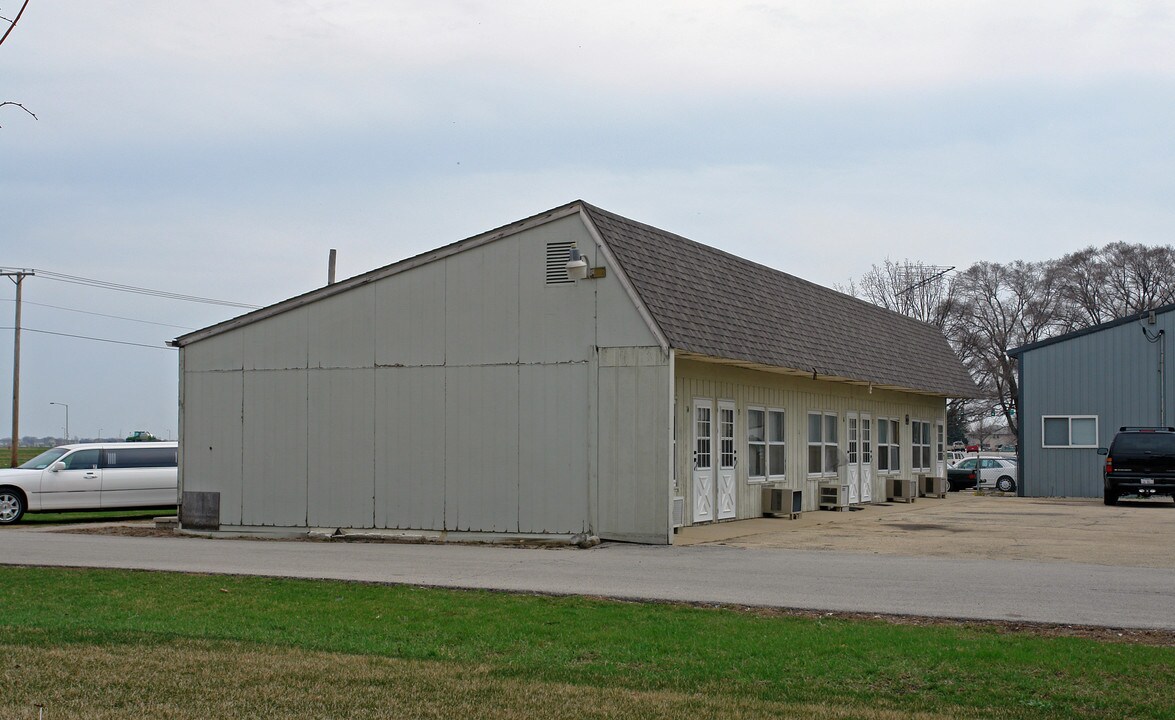 9318 Route 34 in Yorkville, IL - Foto de edificio