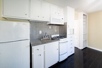 1911 Church St, Unit 1917 #4 in Costa Mesa, CA - Building Photo - Building Photo
