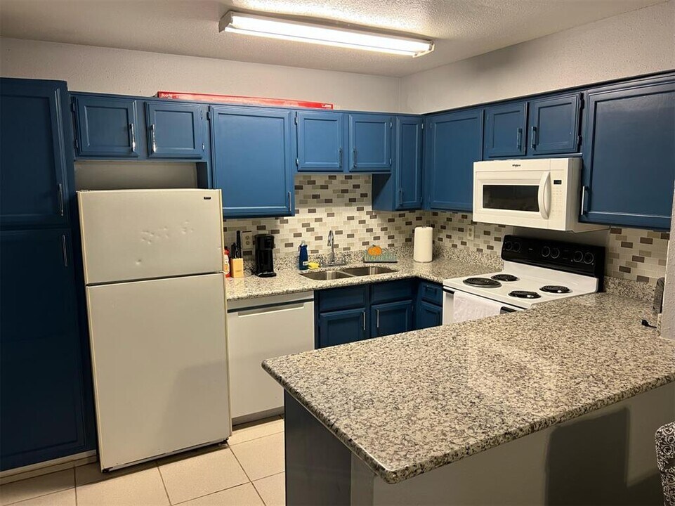 3900 Woodchase Dr Photo