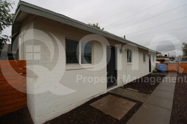 property at 1103 W Sherman St