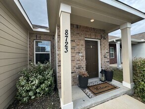 8723 ROCK Mdw in Converse, TX - Building Photo - Building Photo