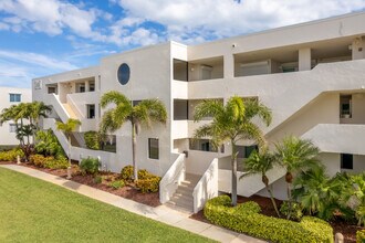 THE BREAKERS in Melbourne Beach, FL - Building Photo - Building Photo