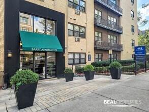 445 W Barry in Chicago, IL - Building Photo - Building Photo