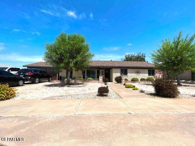 9005 Shaver Dr in El Paso, TX - Building Photo