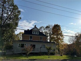 4024 Ewalt Rd in Gibsonia, PA - Building Photo