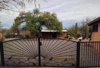 351 W Calle Lecho in Green Valley, AZ - Foto de edificio - Building Photo