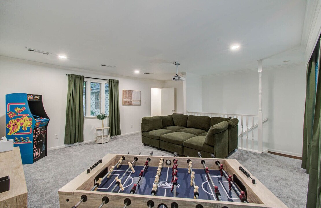 5135 Westerham Pl in Houston, TX - Building Photo