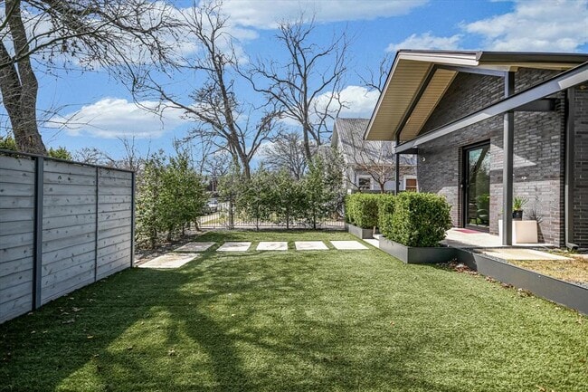 1006 Elm St in Austin, TX - Building Photo - Building Photo