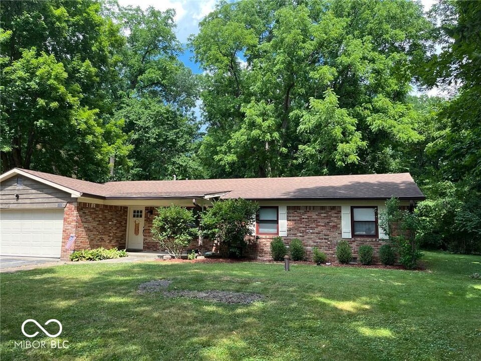 1113 Becker Dr in Zionsville, IN - Building Photo