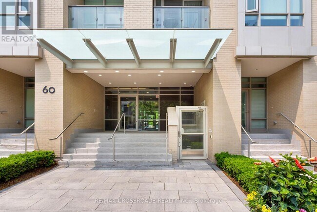 60 Berwick Ave in Toronto, ON - Building Photo - Building Photo