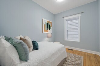 3805 N Ravenswood Ave, Unit 1 in Chicago, IL - Building Photo - Building Photo