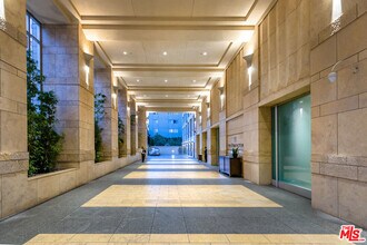 10727 Wilshire Blvd in Los Angeles, CA - Building Photo - Building Photo