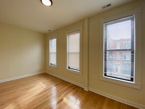 1452 W Taylor St, Unit 2F in Chicago, IL - Building Photo - Building Photo