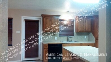2807 W Boston Ave in Nederland, TX - Building Photo - Building Photo