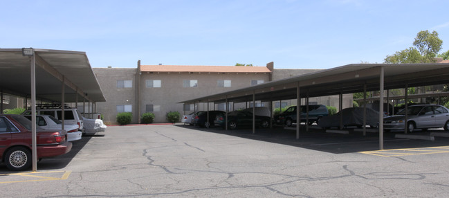 Spengler Manor Condominiums in Phoenix, AZ - Foto de edificio - Building Photo