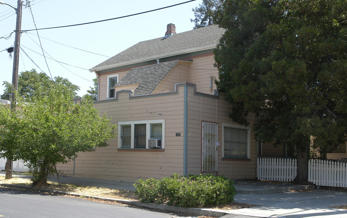 1303 Castro St in Martinez, CA - Foto de edificio