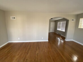 6860 Julian Ave in St. Louis, MO - Building Photo - Building Photo