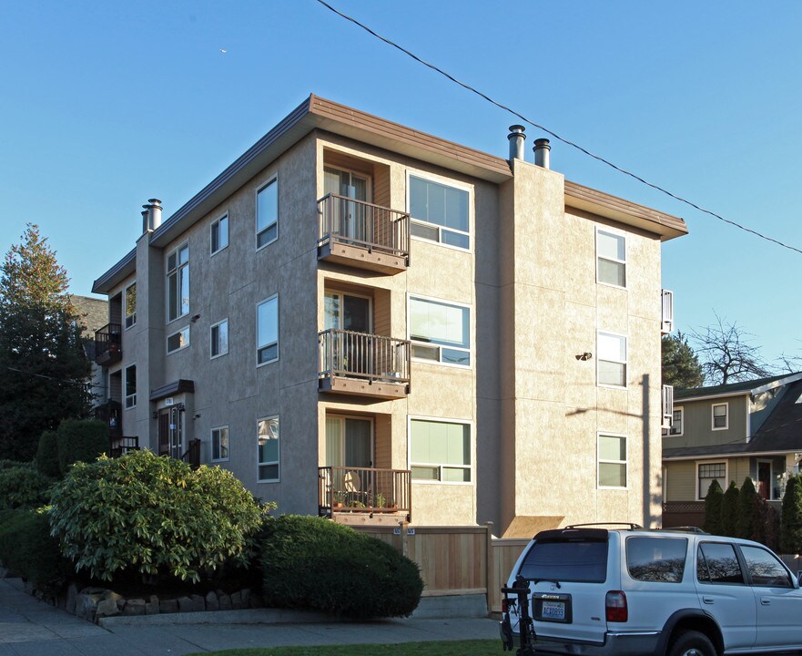 1201 N 44th St in Seattle, WA - Building Photo