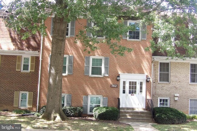 property at 762 Quince Orchard Blvd