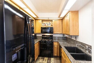 5096 Tortuga Dr in Huntington Beach, CA - Building Photo - Building Photo