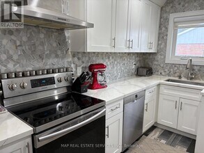 260 Hillside Dr in Mississauga, ON - Building Photo - Building Photo