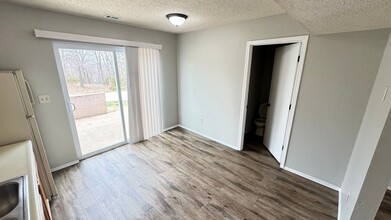 4235 Sunset Dr in Osage Beach, MO - Foto de edificio - Building Photo