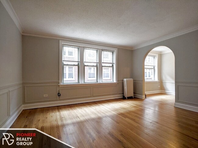 542 W Surf St, Unit 540-N1 in Chicago, IL - Foto de edificio - Building Photo