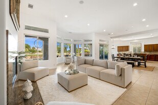 45 Vista Encantada in Rancho Mirage, CA - Building Photo
