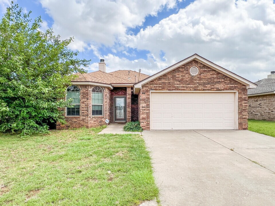1915 77th Pl in Lubbock, TX - Building Photo