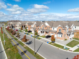 107 Westfield Dr in Whitby, ON - Building Photo