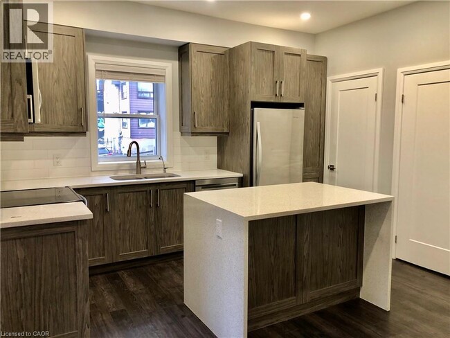 8 Wellington St S in Kitchener, ON - Building Photo - Building Photo