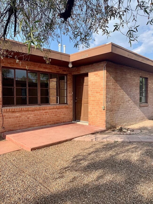 2334 N Richey Blvd in Tucson, AZ - Building Photo - Building Photo
