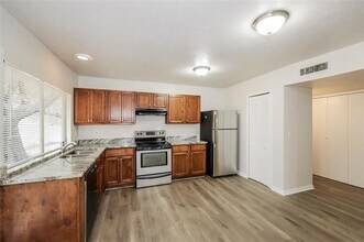 2941 Rolling Hills Dr in Carrollton, TX - Building Photo - Building Photo