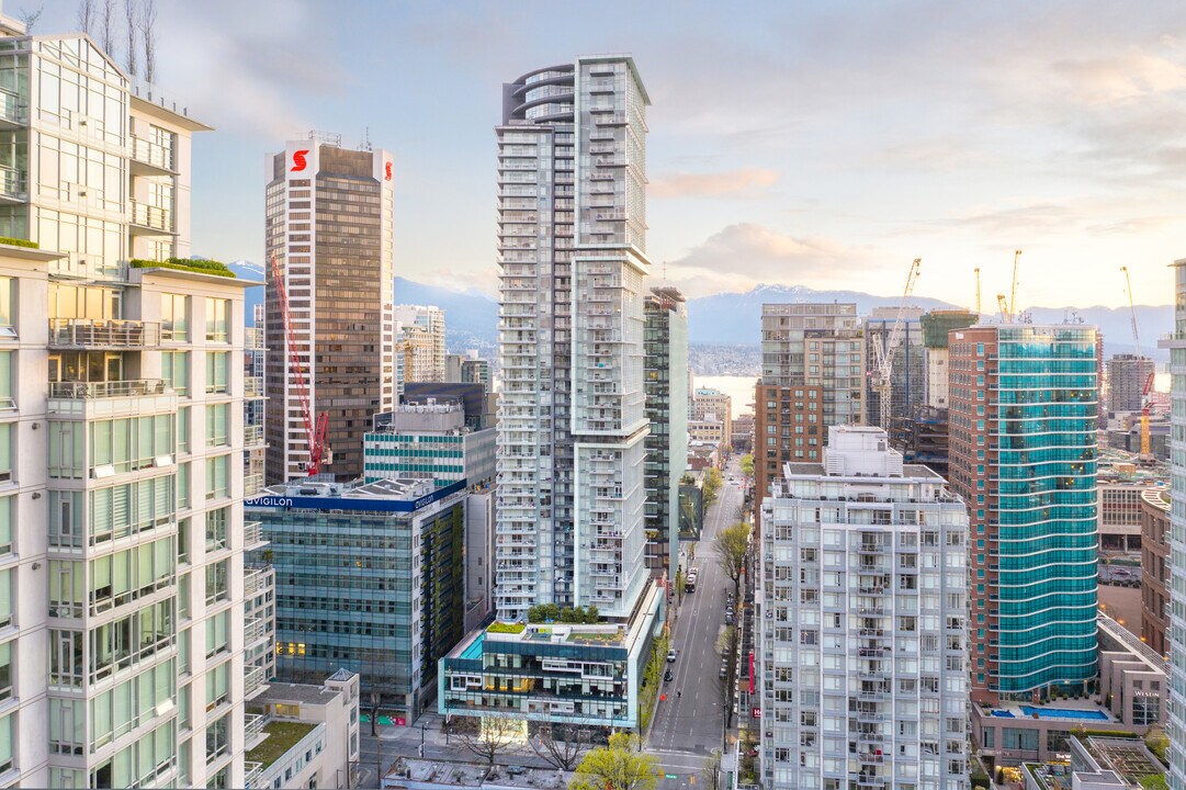 TELUS Garden Residential Tower in Vancouver, BC - Building Photo