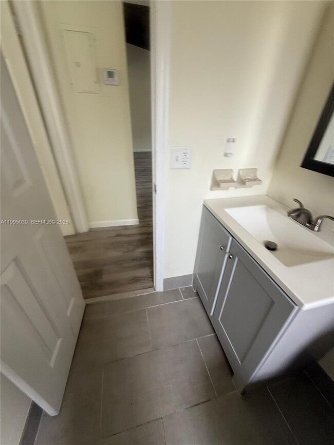 472 Glenwood Dr, Unit 472 in West Palm Beach, FL - Building Photo - Building Photo