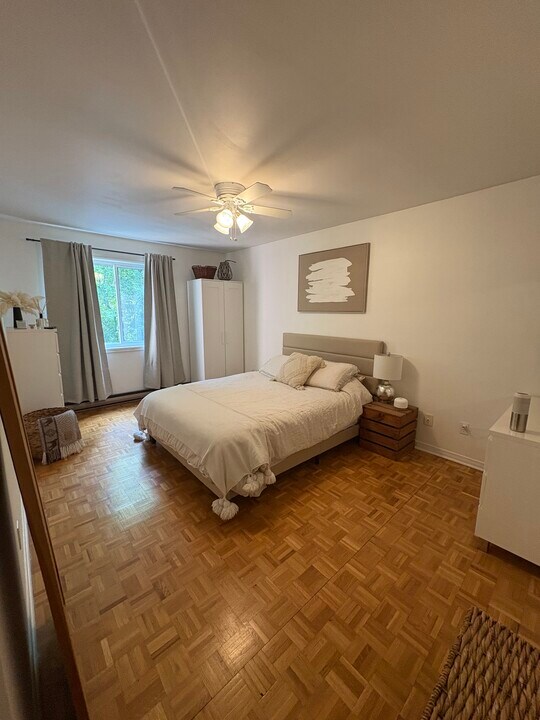 615 Richmond Rue in Montréal, QC - Building Photo