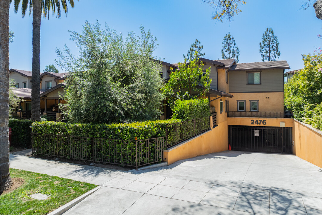 Villas on Oswego in Pasadena, CA - Building Photo