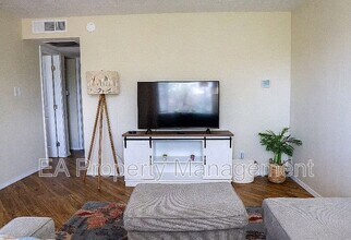 1217 Chelwood Park Blvd NE in Albuquerque, NM - Building Photo - Building Photo