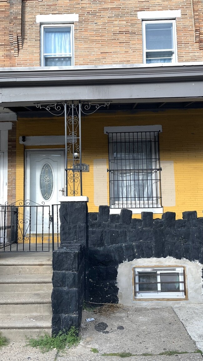 property at 2009 E Tioga St