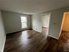 1114 Spring St in Syracuse, NY - Foto de edificio - Building Photo