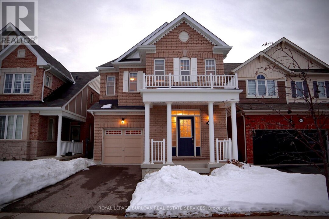 209 Stillwater Cres in Hamilton, ON - Building Photo