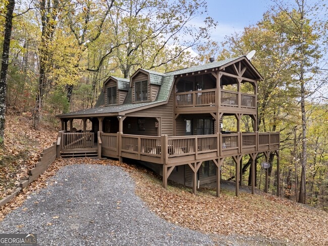 property at 1274 Foxhound Trail NE