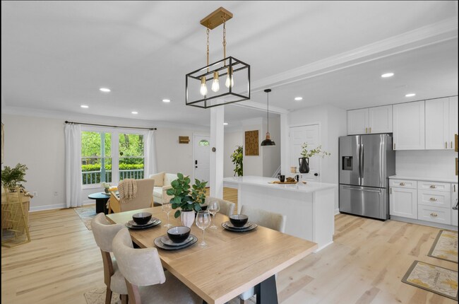 13405 Wisteria Dr, Unit New renovated home in Germantown, MD - Foto de edificio - Building Photo